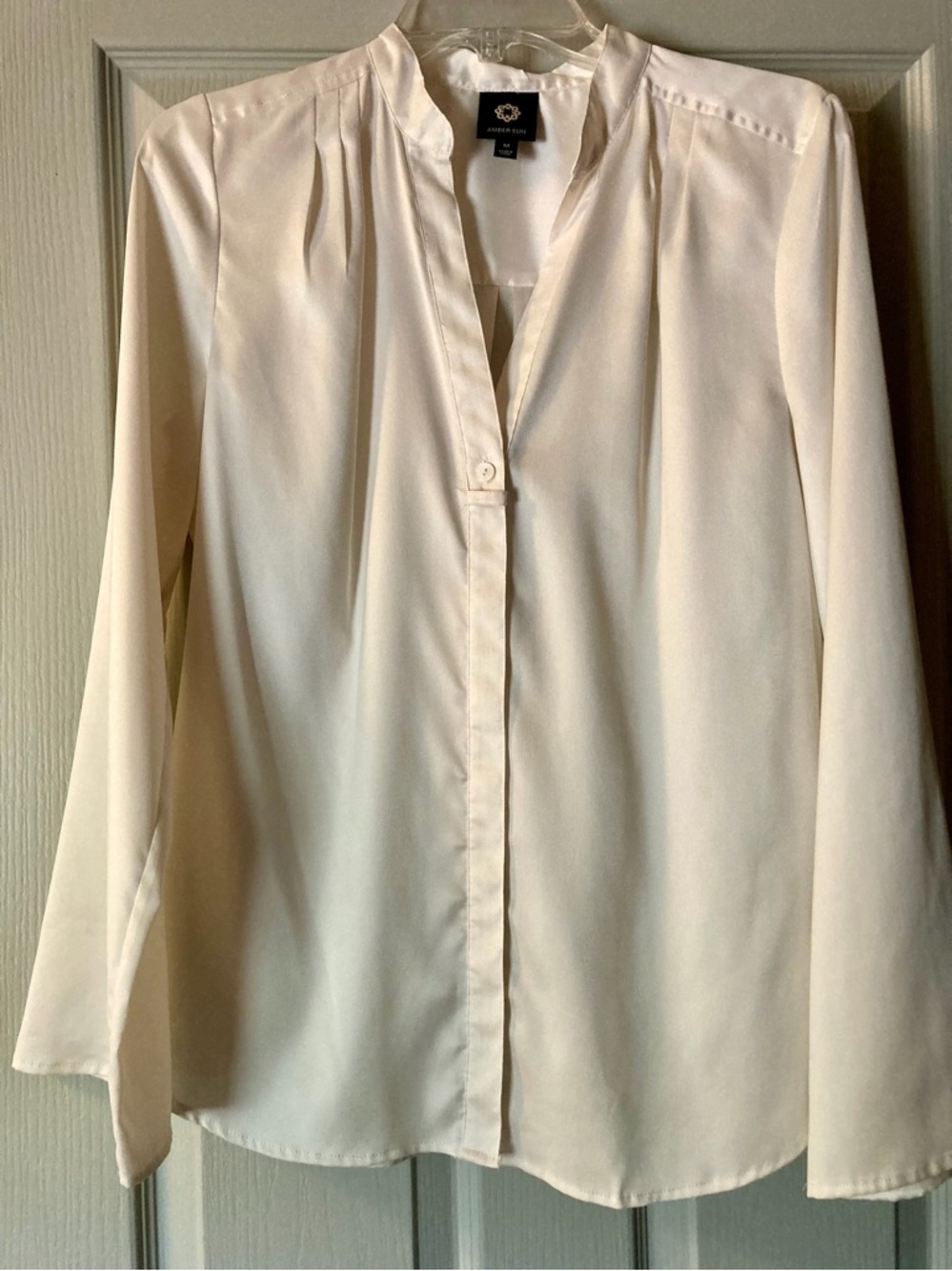 Elegant Women's Cream Blouse